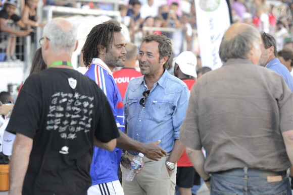 Chrisitian Karembeu et Bernard Montiel - Match amical de foot et rugby entre le RC Toulon et l'équipe de France 98 au stade Mayol à Toulon, au profit de l'association de Pascal Olmeta "Un sourire, un espoir pour la vie" le 28 juillet 2015