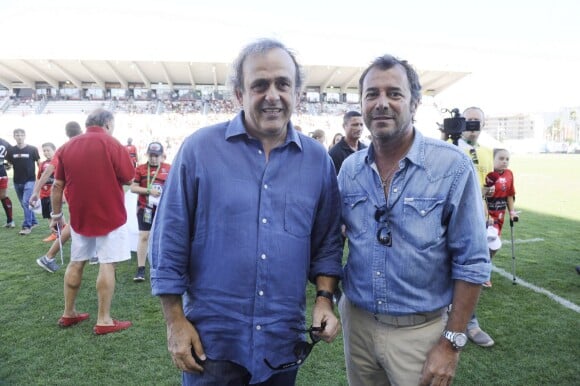 Michel Platini et Bernard Montiel - Match amical de foot et rugby entre le RC Toulon et l'équipe de France 98 au stade Mayol à Toulon, au profit de l'association de Pascal Olmeta "Un sourire, un espoir pour la vie" le 28 juillet 2015