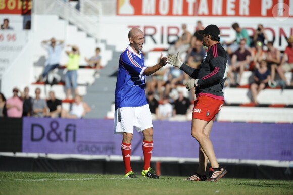 Zinedine Zidane - Match amical de foot et rugby entre le RC Toulon et l'équipe de France 98 au stade Mayol à Toulon, au profit de l'association de Pascal Olmeta "Un sourire, un espoir pour la vie" le 28 juillet 2015