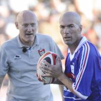 Zinedine Zidane et Didier Deschamps : Quand les Bleus de 98 essaient... le rugby