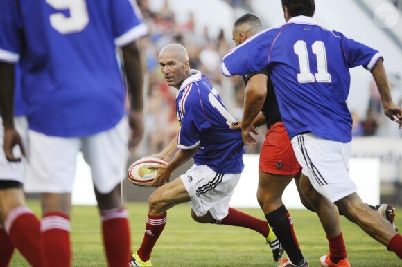 Zinedine Zidane - Match amical de foot et rugby entre le RC Toulon et l'équipe de France 98 au stade Mayol à Toulon, au profit de l'association de Pascal Olmeta "Un sourire, un espoir pour la vie" le 28 juillet 2015