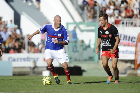 Zinedine Zidane - Match amical de foot et rugby entre le RC Toulon et l'équipe de France 98 au stade Mayol à Toulon, au profit de l'association de Pascal Olmeta "Un sourire, un espoir pour la vie" le 28 juillet 2015