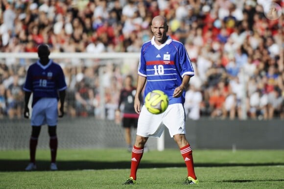 Zinedine Zidane - Match amical de foot et rugby entre le RC Toulon et l'équipe de France 98 au stade Mayol à Toulon, au profit de l'association de Pascal Olmeta "Un sourire, un espoir pour la vie" le 28 juillet 2015