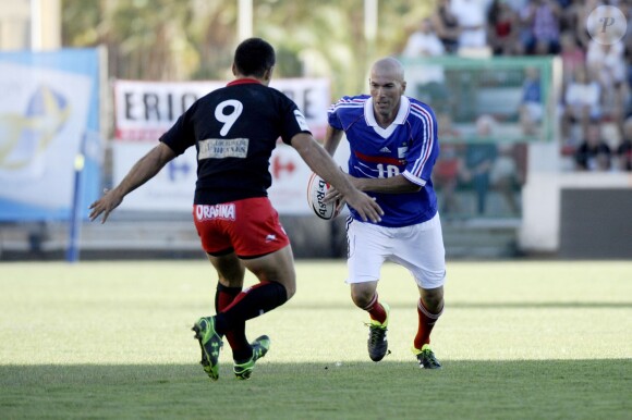 Zinedine Zidane - Match amical de foot et rugby entre le RC Toulon et l'équipe de France 98 au stade Mayol à Toulon, au profit de l'association de Pascal Olmeta "Un sourire, un espoir pour la vie" le 28 juillet 2015