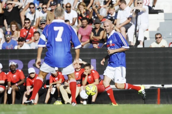 Zinedine Zidane - Match amical de foot et rugby entre le RC Toulon et l'équipe de France 98 au stade Mayol à Toulon, au profit de l'association de Pascal Olmeta "Un sourire, un espoir pour la vie" le 28 juillet 2015