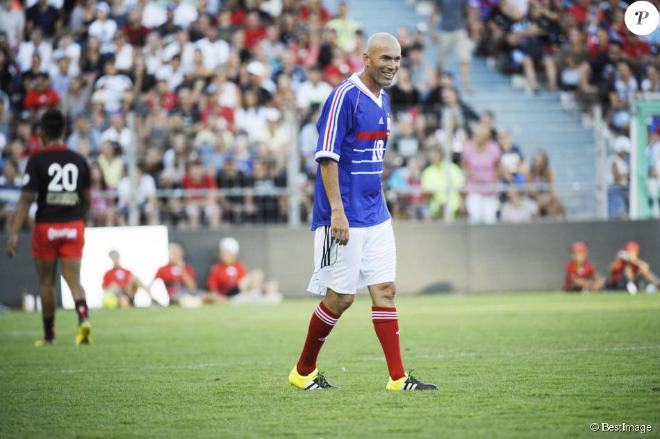 Zinedine Zidane Match Amical De Football Entre Le Rc Toulon Et L Equipe De France 98 Au Stade Mayol A Toulon Au Profit De L Association De Pascal Olmeta Un Purepeople