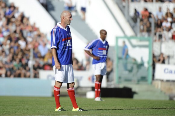 Zinedine Zidane - Match amical de football entre le RC Toulon et l'équipe de France 98 au stade Mayol à Toulon, au profit de l'association de Pascal Olmeta " Un sourire, un espoir pour la vie". Une mi-temps était dédiée au rugby et l'autre au football. Le 28 juillet 2015  Friendly soccer game RC Toulon / France 98 to benefit "Un sourire, un espoir pour la vie" in Toulon. On july 28th 201528/07/2015 - 