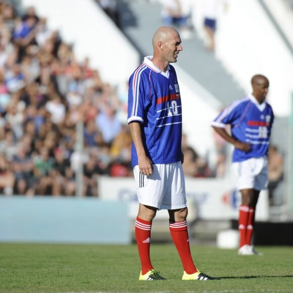 Zinedine Zidane - Match amical de football entre le RC Toulon et l'équipe de France 98 au stade Mayol à Toulon, au profit de l'association de Pascal Olmeta " Un sourire, un espoir pour la vie". Une mi-temps était dédiée au rugby et l'autre au football. Le 28 juillet 2015  Friendly soccer game RC Toulon / France 98 to benefit "Un sourire, un espoir pour la vie" in Toulon. On july 28th 201528/07/2015 - 