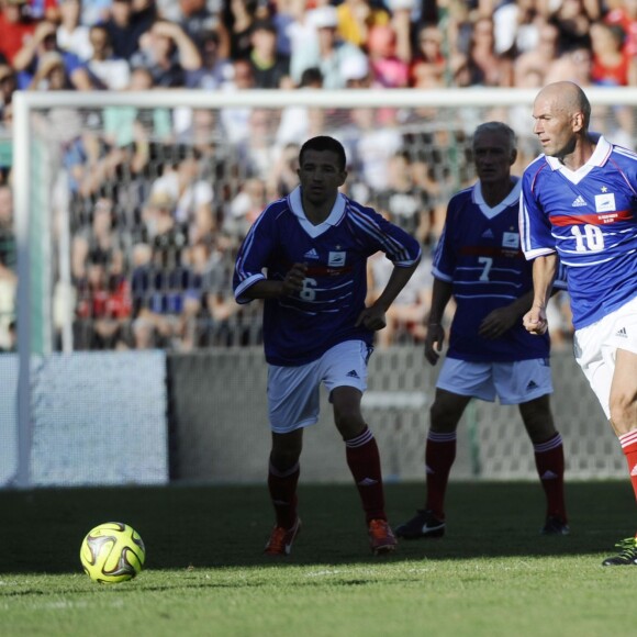 Zinedine Zidane - Match amical de football entre le RC Toulon et l'équipe de France 98 au stade Mayol à Toulon, au profit de l'association de Pascal Olmeta " Un sourire, un espoir pour la vie". Une mi-temps était dédiée au rugby et l'autre au football. Le 28 juillet 2015  Friendly soccer game RC Toulon / France 98 to benefit "Un sourire, un espoir pour la vie" in Toulon. On july 28th 201528/07/2015 - 