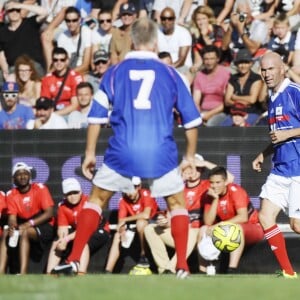 Zinedine Zidane - Match amical de football entre le RC Toulon et l'équipe de France 98 au stade Mayol à Toulon, au profit de l'association de Pascal Olmeta " Un sourire, un espoir pour la vie". Une mi-temps était dédiée au rugby et l'autre au football. Le 28 juillet 2015  Friendly soccer game RC Toulon / France 98 to benefit "Un sourire, un espoir pour la vie" in Toulon. On july 28th 201528/07/2015 - 