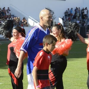 Zinedine Zidane - Match amical de football entre le RC Toulon et l'équipe de France 98 au stade Mayol à Toulon, au profit de l'association de Pascal Olmeta " Un sourire, un espoir pour la vie". Une mi-temps était dédiée au rugby et l'autre au football. Le 28 juillet 2015  Friendly soccer game RC Toulon / France 98 to benefit "Un sourire, un espoir pour la vie" in Toulon. On july 28th 201528/07/2015 - 