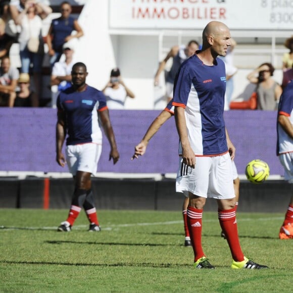 Zinedine Zidane - Match amical de football entre le RC Toulon et l'équipe de France 98 au stade Mayol à Toulon, au profit de l'association de Pascal Olmeta " Un sourire, un espoir pour la vie". Une mi-temps était dédiée au rugby et l'autre au football. Le 28 juillet 2015  Friendly soccer game RC Toulon / France 98 to benefit "Un sourire, un espoir pour la vie" in Toulon. On july 28th 201528/07/2015 - 