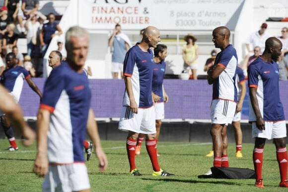 Zinedine Zidane - Match amical de football entre le RC Toulon et l'équipe de France 98 au stade Mayol à Toulon, au profit de l'association de Pascal Olmeta " Un sourire, un espoir pour la vie". Une mi-temps était dédiée au rugby et l'autre au football. Le 28 juillet 2015  Friendly soccer game RC Toulon / France 98 to benefit "Un sourire, un espoir pour la vie" in Toulon. On july 28th 201528/07/2015 - 