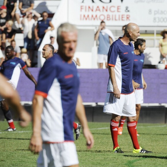 Zinedine Zidane - Match amical de football entre le RC Toulon et l'équipe de France 98 au stade Mayol à Toulon, au profit de l'association de Pascal Olmeta " Un sourire, un espoir pour la vie". Une mi-temps était dédiée au rugby et l'autre au football. Le 28 juillet 2015  Friendly soccer game RC Toulon / France 98 to benefit "Un sourire, un espoir pour la vie" in Toulon. On july 28th 201528/07/2015 - 
