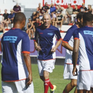 Zinedine Zidane - Match amical de football entre le RC Toulon et l'équipe de France 98 au stade Mayol à Toulon, au profit de l'association de Pascal Olmeta " Un sourire, un espoir pour la vie". Une mi-temps était dédiée au rugby et l'autre au football. Le 28 juillet 2015  Friendly soccer game RC Toulon / France 98 to benefit "Un sourire, un espoir pour la vie" in Toulon. On july 28th 201528/07/2015 - 