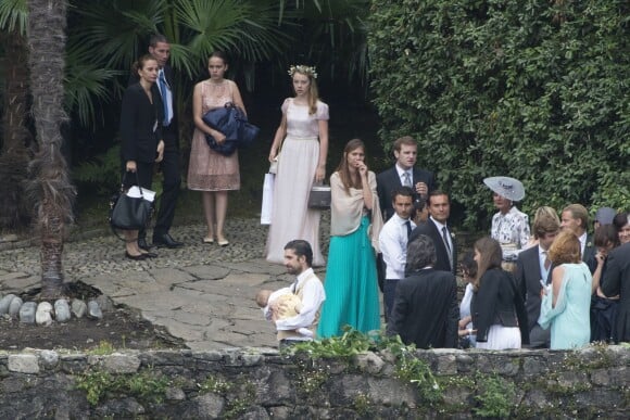 La princesse Alexandra de Hanovre, Carlo Borromeo, son enfant et guests - Arrivées au mariage religieux de Pierre Casiraghi et Beatrice Borromeo sur les Iles Borromées, sur le Lac Majeur, le 1er août 2015.