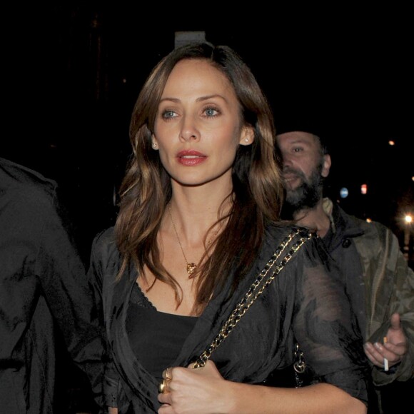 Natalie Imbruglia quitte le "Groucho Club" a Londres, le 27 septembre 2012.  