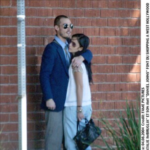 Natalie Imbruglia et son ex-mari Daniel Johns font les boutiques sur Robertson à West Hollywood le 8 février 2004