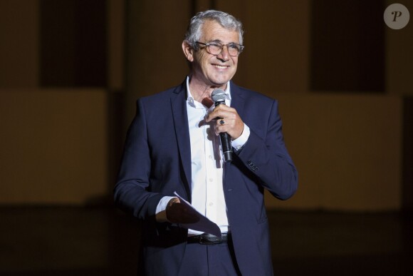 Michel Boujenah au spectacle Madame Foresti durant le 31e Festival de Ramatuelle, qu'il anime, le samedi 1er août 2015.