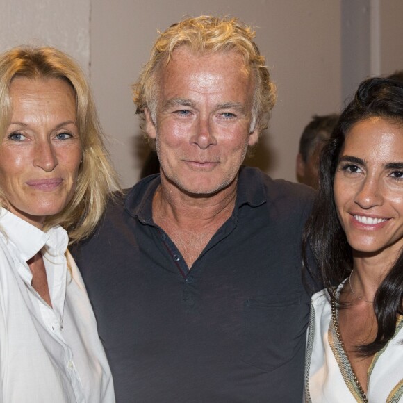 Franck Dubosc, son épouse Daniele et Estelle Lefébure au spectacle Madame Foresti durant le 31e Festival de Ramatuelle, le samedi 1er août 2015.