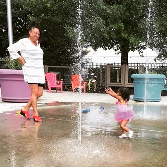 Royalty et sa grand-mère Joyce Hawkins (maman de Chris Brown). Photo publiée le 16 juillet 2015.