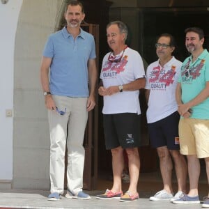 Le roi Felipe VI d'Espagne au club nautique royal de Palma de Majorque le 3 août 2015, en prévision de sa participation à la 34e Copa del Rey à bord du voilier Aifos.