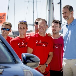 Le roi Felipe VI d'Espagne au club nautique royal de Palma de Majorque le 3 août 2015, en prévision de sa participation à la 34e Copa del Rey à bord du voilier Aifos.