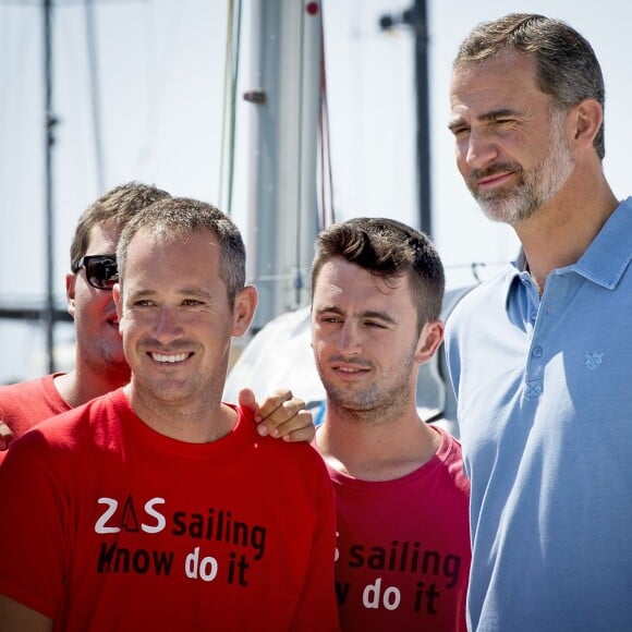 Le roi Felipe VI d'Espagne au club nautique royal de Palma de Majorque le 3 août 2015, en prévision de sa participation à la 34e Copa del Rey à bord du voilier Aifos.