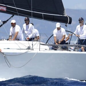 Le roi Felipe VI d'Espagne disputait le 5 août 2015 la troisième journée de la 34e Copa del Rey à la barre du voilier Aifos. Sa soeur l'infante Elena était sur le yacht royal, le Somni, pour suivre la course.