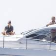 Elena d'Espagne, accompagnée de ses enfants Felipe (17 ans) et Victoria (14 ans), était le 5 août 2015 dans la baie de Palma de Majorque sur le yacht royal, le Somni, pour voir son frère le roi Felipe VI disputer la troisième journée de la 34e Copa del Rey à la barre du voilier Aifos.