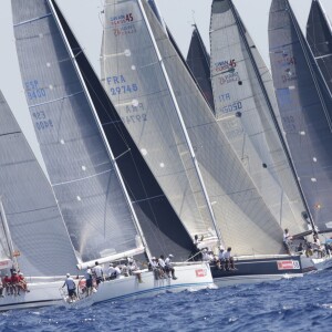 Le roi Felipe VI d'Espagne sur le voilier Aifos lors de la 34e Copa del Rey à Palma de Majorque, le 6 août 2015.