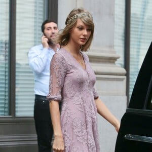 - Taylor Swift quitte son appartement de New York le 13 juillet 2015.