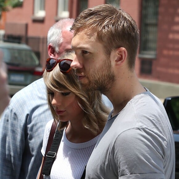 Taylor Swift et son petit-ami Calvin Harris sortent d'un restaurant à New York, le 28 mai 2015.