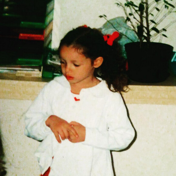 Nabilla : des photos d'elle enfant postées par sa maman Marie-Luce sur Instagram. Trop craquante !