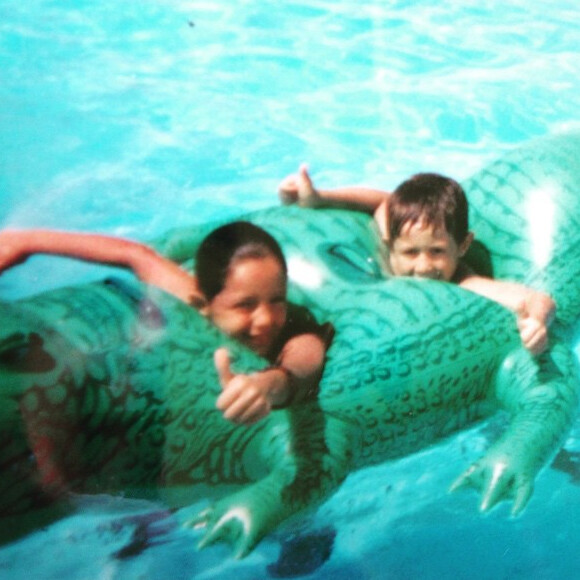 Nabilla : des photos d'elle enfant postées par sa maman Marie-Luce sur Instagram. Ici avec son petit frère Tarek