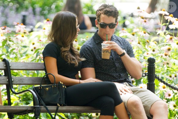 Miles Teller et sa girlfriend à New York le 5 août 2015