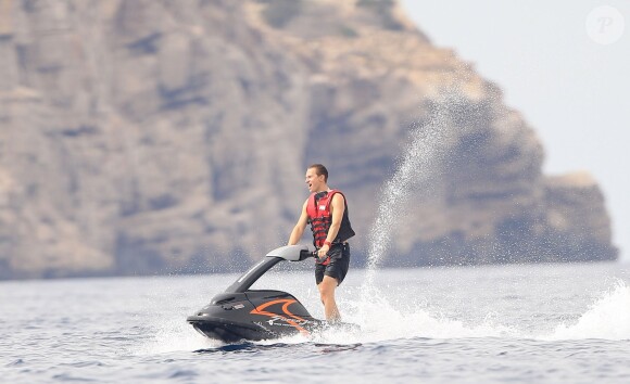 Dave Clark, boyfriend de la princesse Beatrice d'York, fait du jet-ski à Ibiza le 7 août 2015 