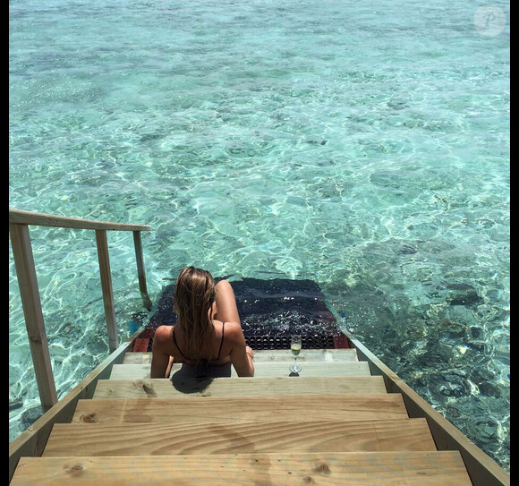 Bar Refaeli aux Maldives pour son enterrement de vie jeune fille / photo postée sur le compte Instagram de Bar Refaeli au mois d'août 2015