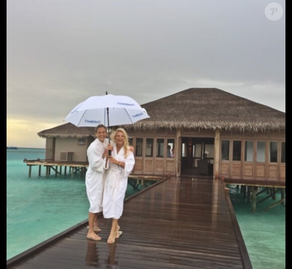 Bar Refaeli et Sandra Ringler aux Maldives / photo postée sur le compte Instagram de Sandra Ringler au mois d'aout 2015