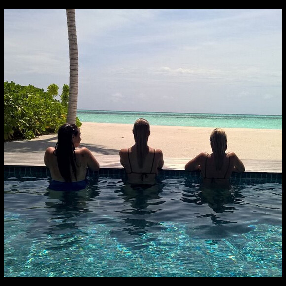 Bar Refaeli et ses copines dont Dafi Ziv aux Maldives / photo postée sur le compte Instagram de Dafi Ziv au mois d'aout 2015