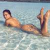 Shanina Shaik régale ses près de 500 000 abonnés sur Instagram avec cette photo d'elle topless sur une plage, lors d'une séance photo. Photo publiée le 31 juillet 2015.