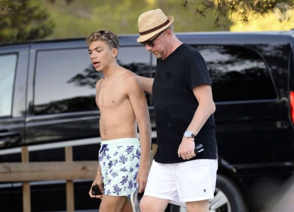 Exclusif - Boris Becker avec son fils Elias en vacances à Ibiza en Espagne le 26 juillet 2015.