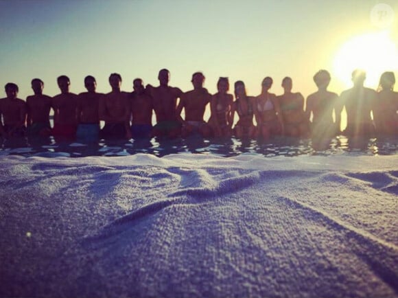 Pauline Ducruet, photo Instagram avec tous ses ''frères d'une autre mère'' lors de ses vacances à Mykonos, août 2015