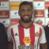 Yann M'Vila et ses agents après sa signature à Sunderland - août 2015