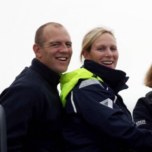 Zara Phillips et Mike Tindall participaient une nouvelle fois à la régate caritative Artemis Sailing Challenge à bord de l'Artemis Ocean Racing le 13 août 2015 lors de la Semaine de Cowes (Aberdeen Asset Management Cowes Week) au large de l'île de Wight.