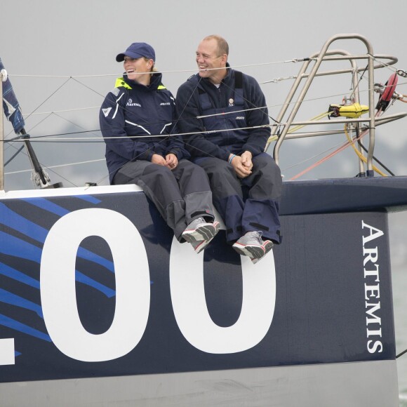 Zara Phillips et Mike Tindall ont participé une nouvelle fois à la régate caritative Artemis Challenge à bord de l'Artemis Ocean Racing le 13 août 2015 lors de la Semaine de Cowes (Aberdeen Asset Management Cowes Week) au large de l'île de Wight.