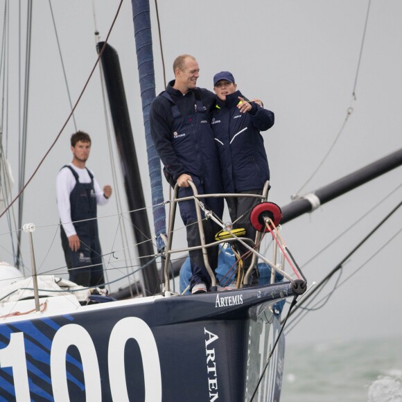 Zara Phillips et Mike Tindall ont participé une nouvelle fois à la régate caritative Artemis Challenge à bord de l'Artemis Ocean Racing le 13 août 2015 lors de la Semaine de Cowes (Aberdeen Asset Management Cowes Week) au large de l'île de Wight.