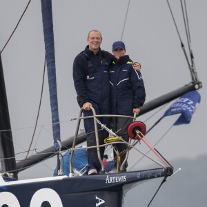 Zara Phillips et Mike Tindall ont participé une nouvelle fois à la régate caritative Artemis Challenge à bord de l'Artemis Ocean Racing le 13 août 2015 lors de la Semaine de Cowes (Aberdeen Asset Management Cowes Week) au large de l'île de Wight.