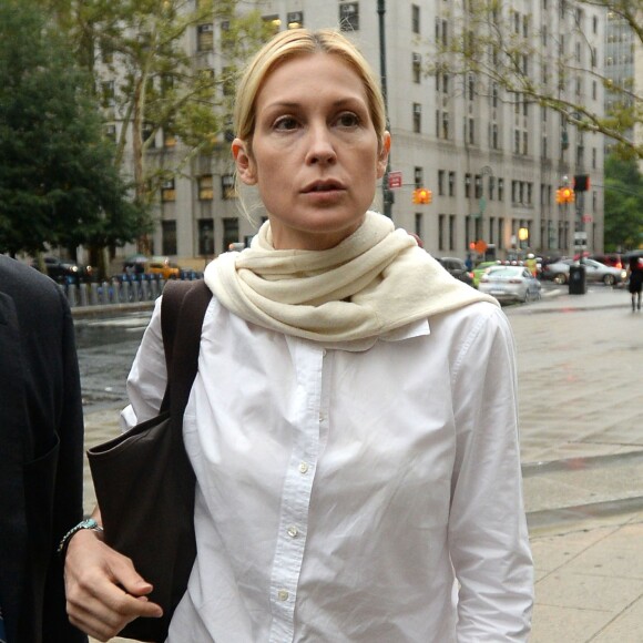 Kelly Rutherford arrive sans ses enfants au tribunal dans le quartier de Manhattan à New York, le 11 août 2015.