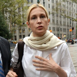 Kelly Rutherford arrive sans ses enfants au tribunal dans le quartier de Manhattan à New York, le 11 août 2015.